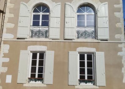 Menuiseries en pvc ton pierre sur maison anciene